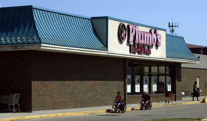 Plumbs Supermarket - Muskeon Heights Store (newer photo)